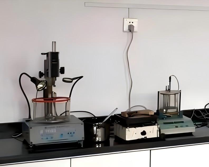 Laboratory picture-1.jpg